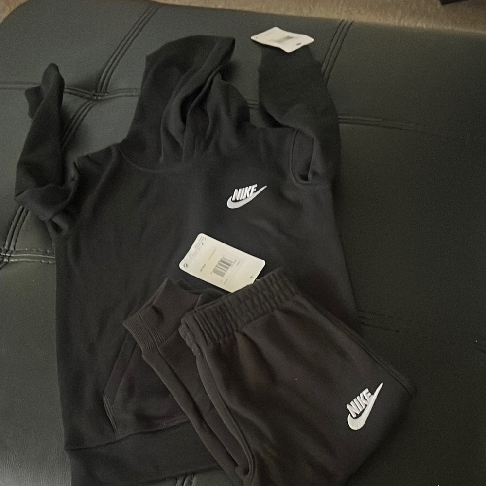 Unisex size 4 Nike sweat suit BRAND NEW
